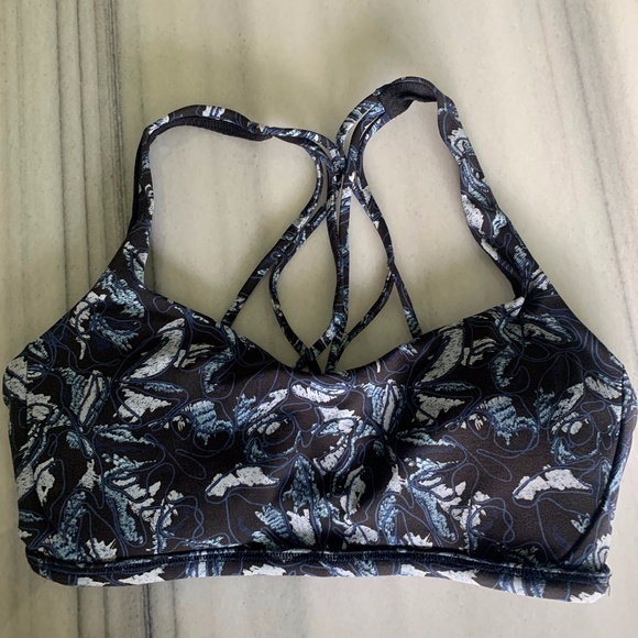 Lululemon Sports Bra size 2 - Picture 1 of 2